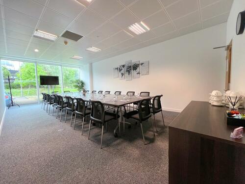 Thumbnail image of meeting_room at Landmark Reading