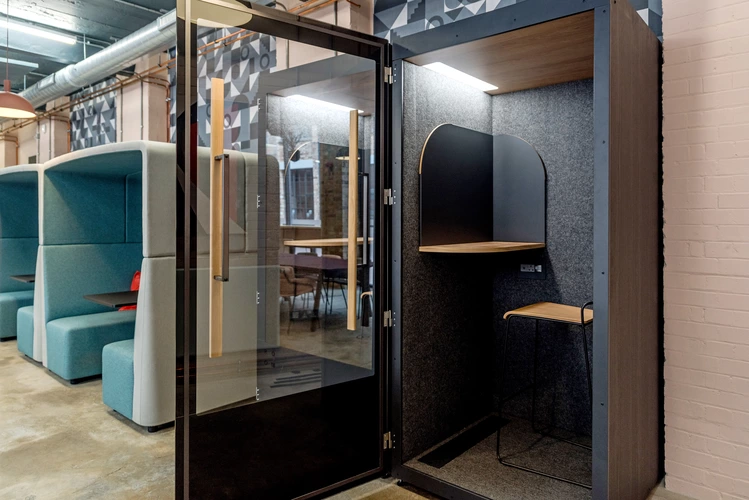  in De Beauvoir Block