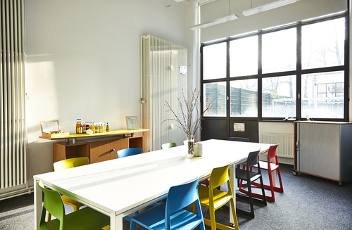 Thumbnail image of meeting_room at b+office