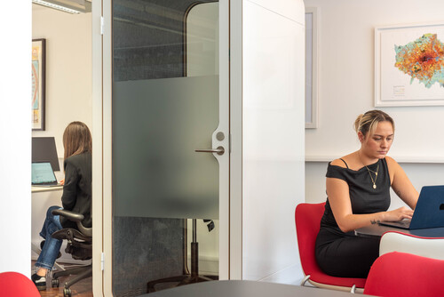Thumbnail image of desk at Eoffice Soho Hq