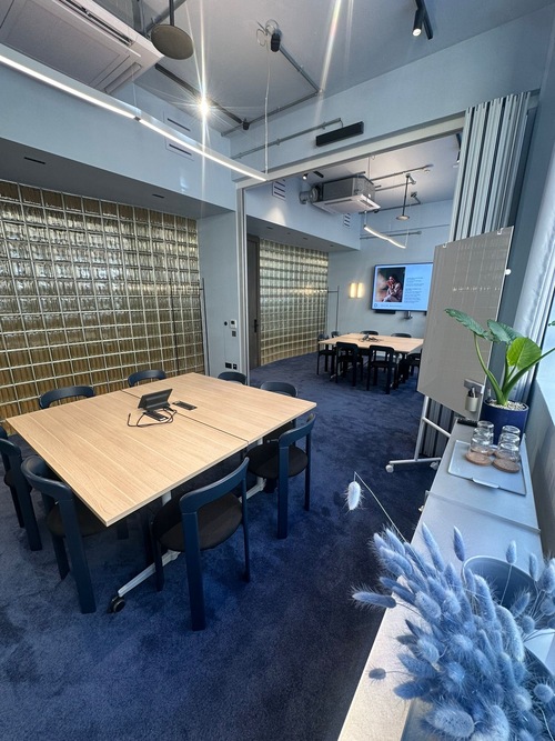 Thumbnail image of meeting_room at Douglas House