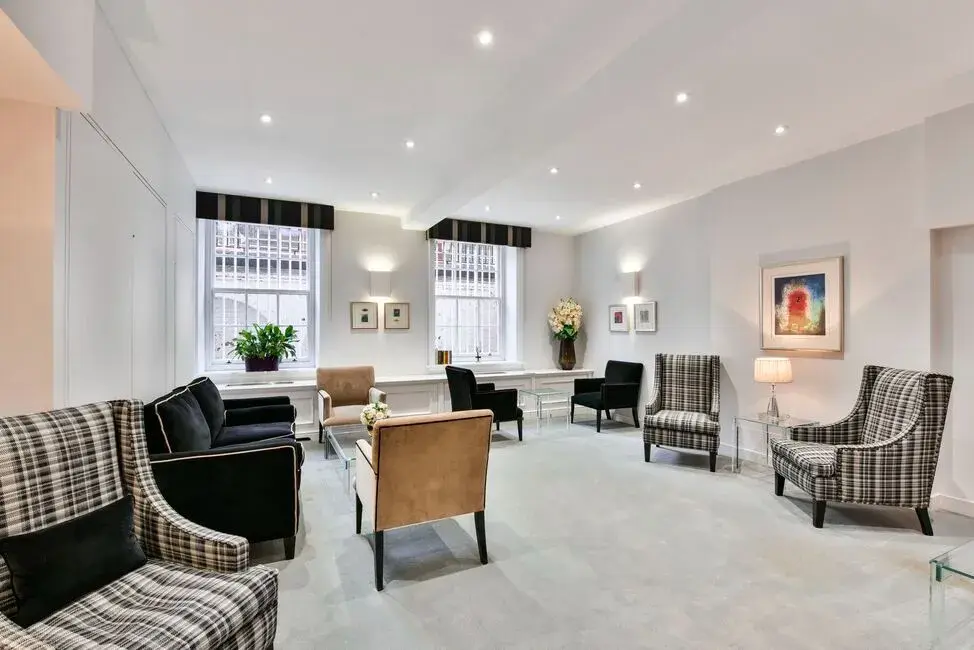 Office in Argyll 45 Pont Street