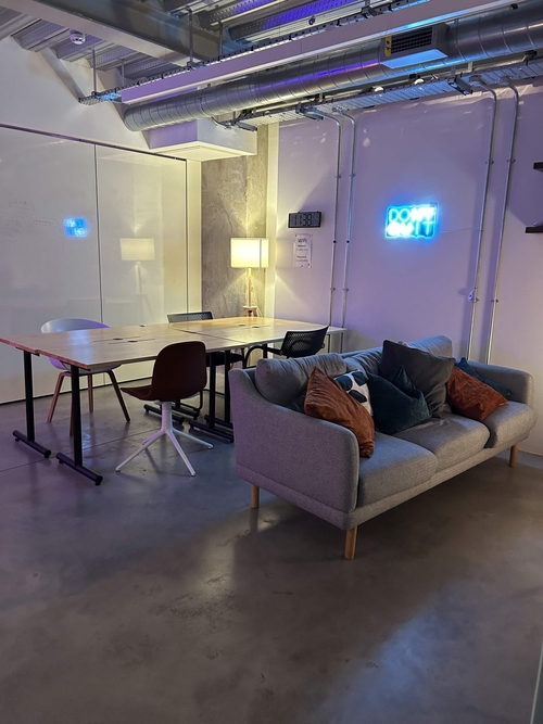 Thumbnail image of meeting_room at Encode Hub