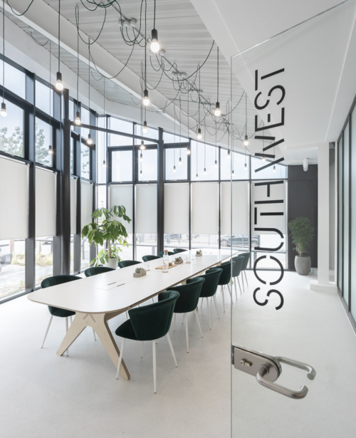 Meeting room for hire in City Hall in Expressway