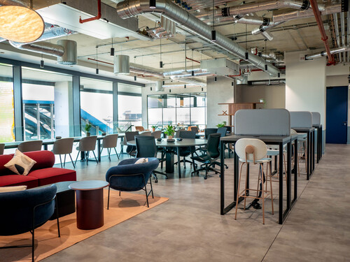 Thumbnail image of desk at One Station Hill