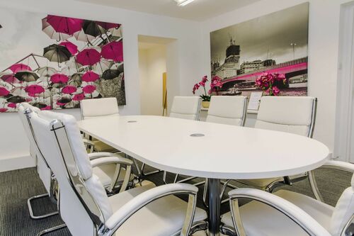 Meeting room for hire in London Bridge in Boutique Workplaces St Thomas Street