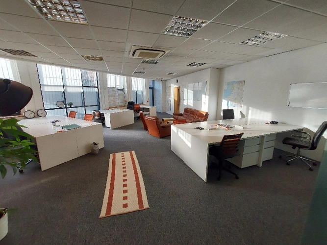  in Trade Street Desks