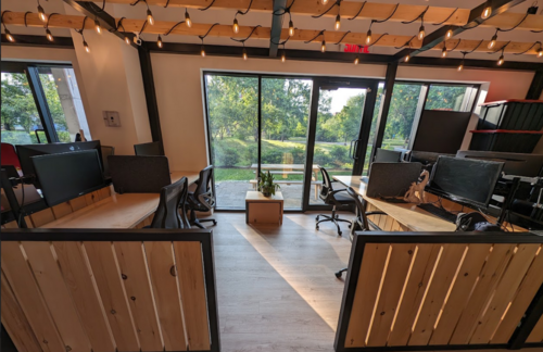 Thumbnail image of desk at 2727 Coworking
