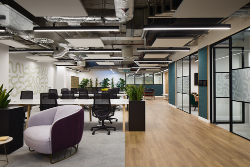 Thumbnail image of desk at HubHub Worship Square