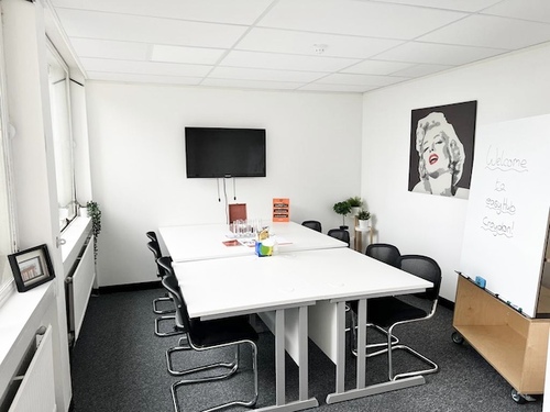Thumbnail image of meeting_room at EasyHub Croydon