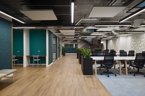 Thumbnail image of desk at HubHub Worship Square