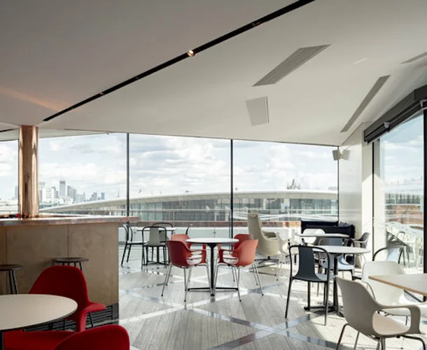 Coworking area and breakout space in Us&Co Monument