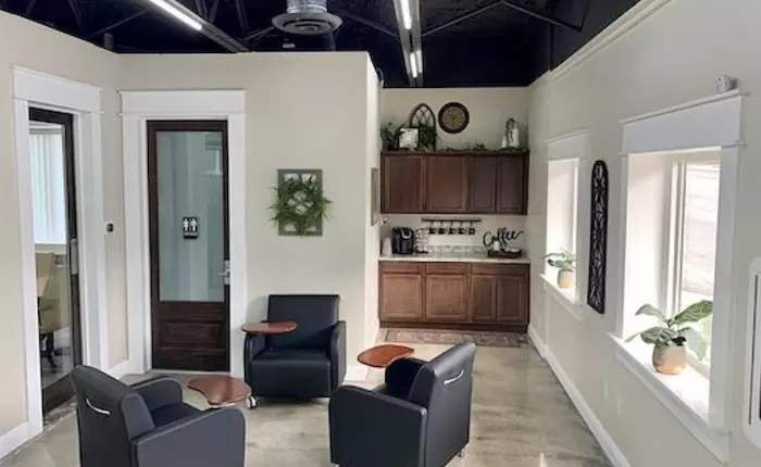 Workspace225 lounge area with chairs.png