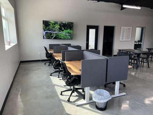 Thumbnail image of desk at Canvas Workspaces