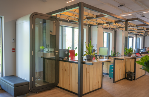 Thumbnail image of desk at 2727 Coworking