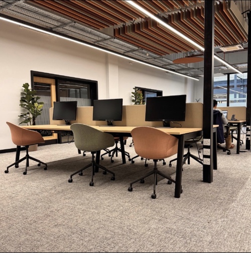 Thumbnail image of desk at Hive 