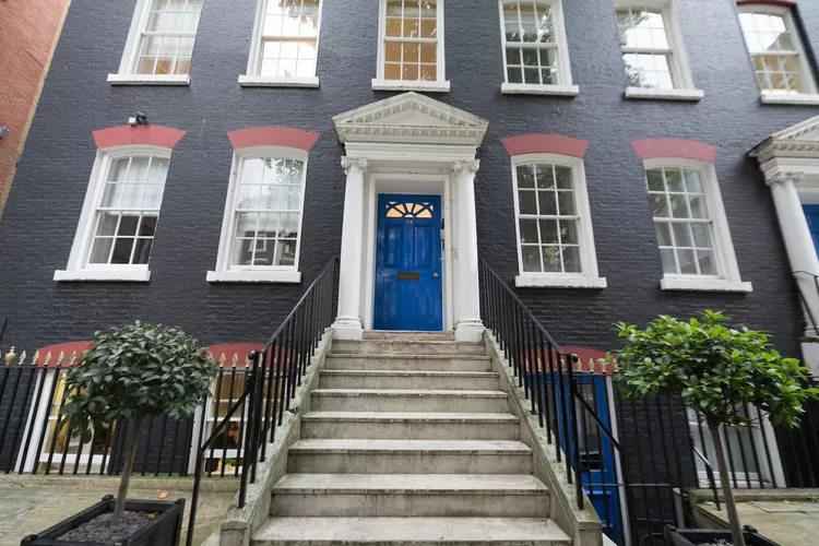 Boutique Workplaces 28 Queen Street exterior book flexible workspace on demand.jpg