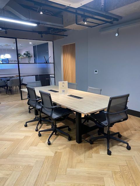 Thumbnail image of desk at Work.Life Liverpool Street