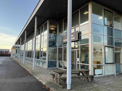 Thumbnail image of desk at Meet@240