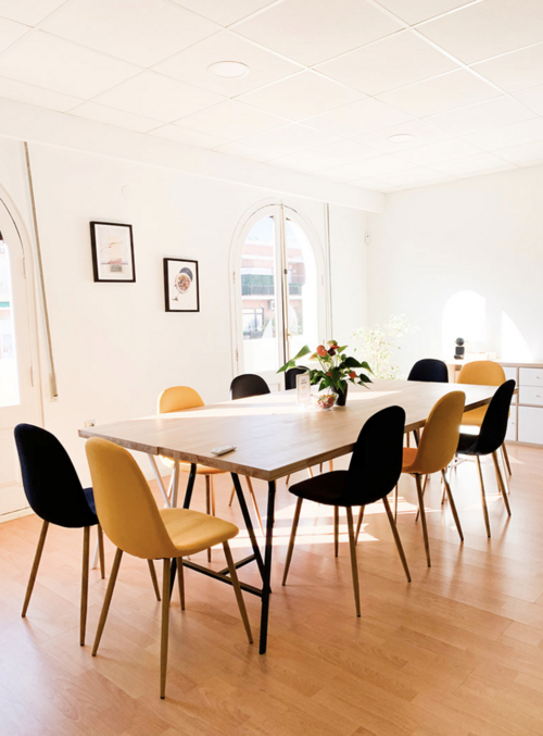 Thumbnail image of meeting_room at Llum Coworking