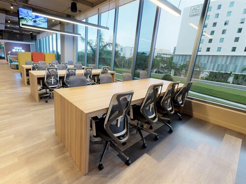 Thumbnail image of desk at Iconic Workspaces